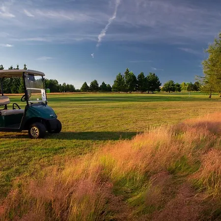 Ośrodek wypoczynkowy Darovansky Dvur - Wellness & Golf 4*