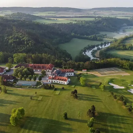 Rezort Darovanský Dvůr - Wellness&golf 4*
